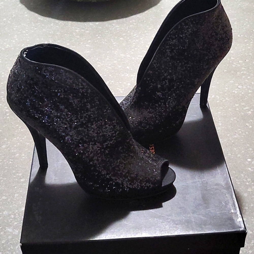 Bootie pumps